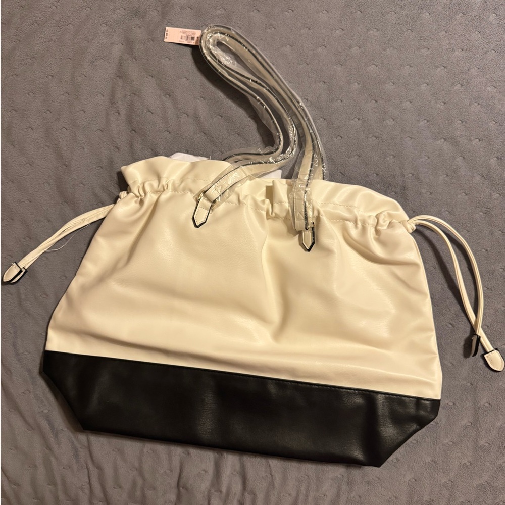 Victoria's Secret Elegant Black and Cream Tote w/ Rose Design NWT - Picture 4 of 9